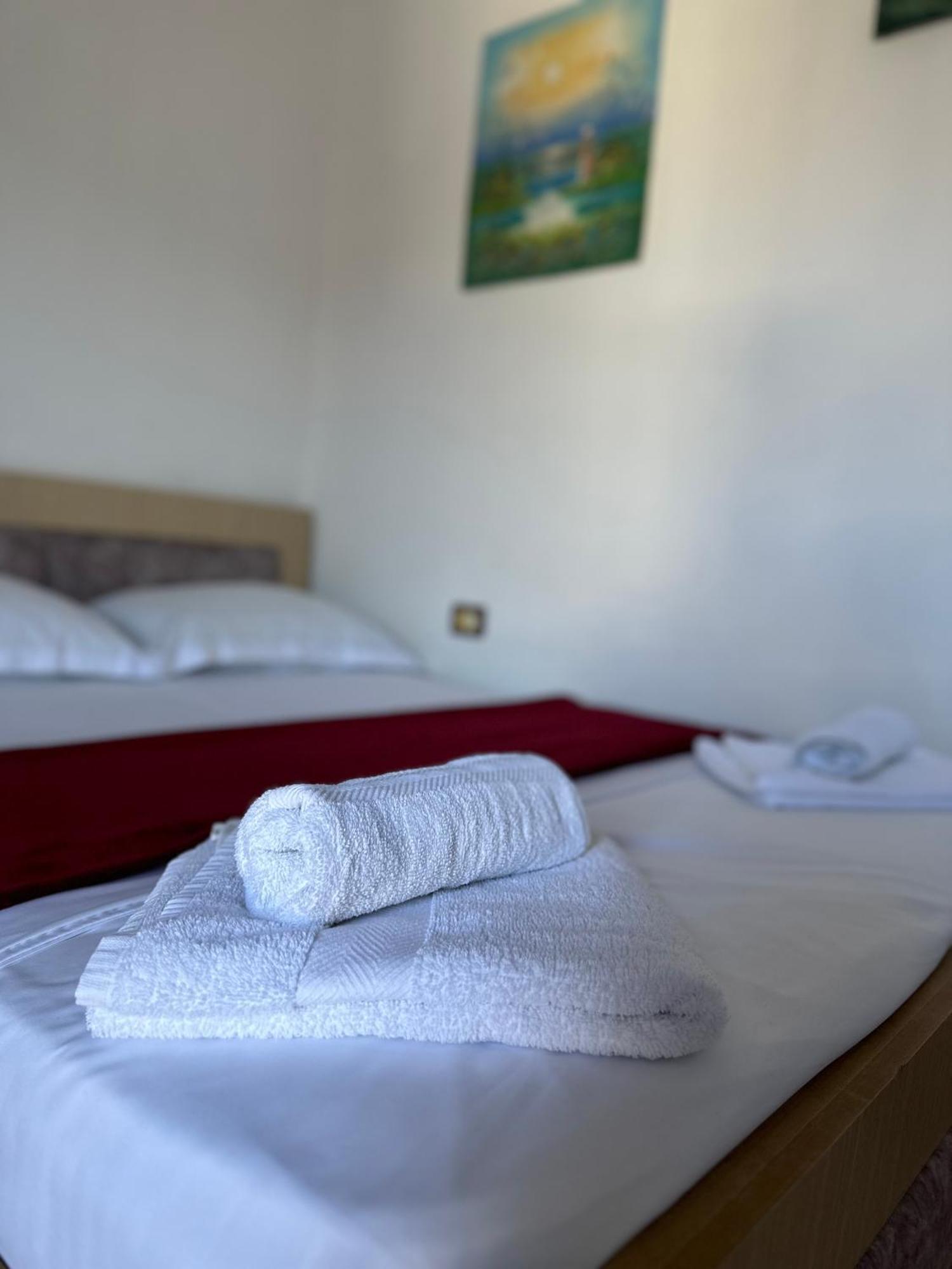 Albi'S Guesthouse Ksamil Extérieur photo