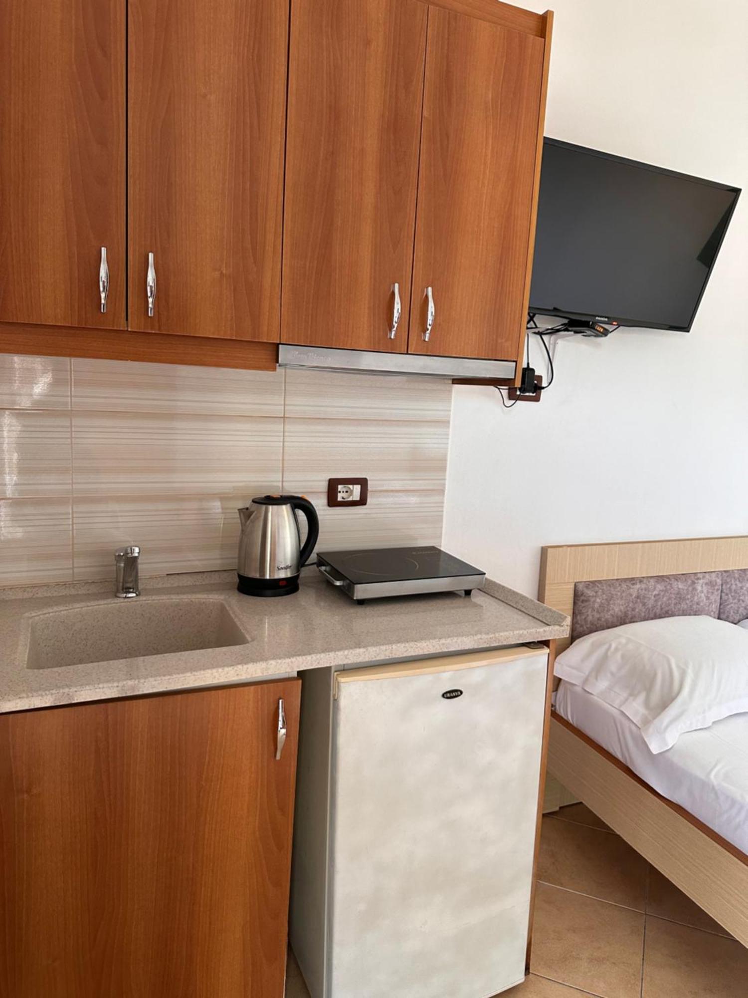 Albi'S Guesthouse Ksamil Extérieur photo