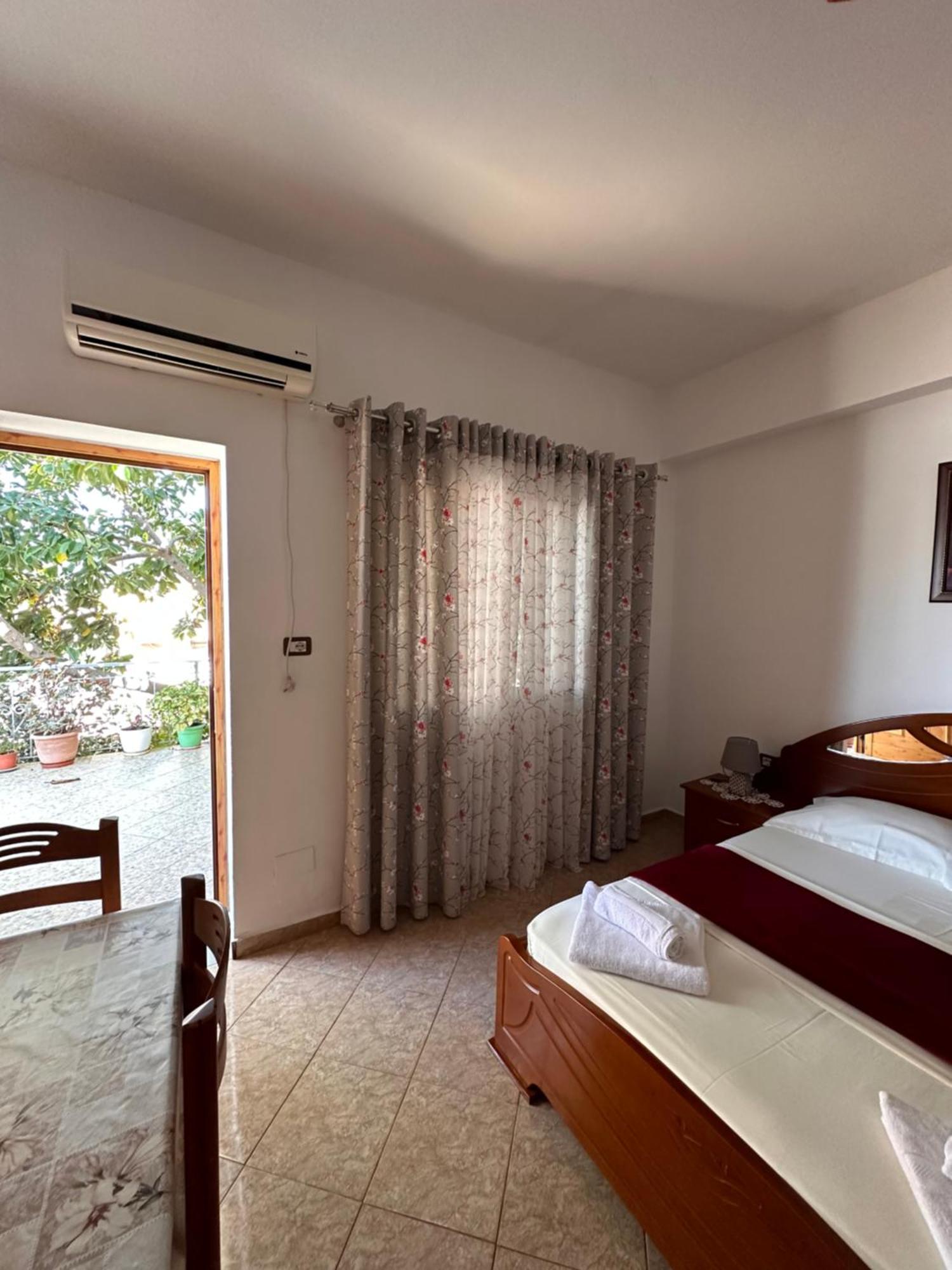 Albi'S Guesthouse Ksamil Extérieur photo